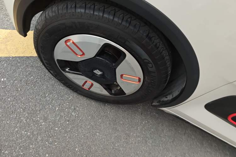 Used Baojun KiWi EV 2022 Designer Lite Edition Ternary Lithium Left Front Wheel Hub