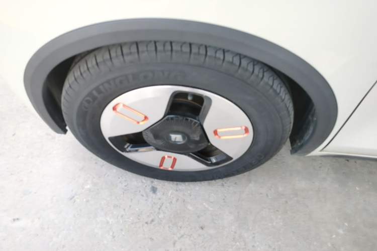 Used Baojun KiWi EV 2022 Designer Lite Edition Lithium Iron Phosphate Left Front Wheel Hub