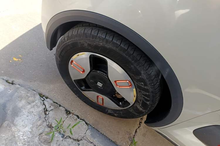 Used Baojun KiWi EV 2022 Designer Lite Edition Ternary Lithium Left Front Wheel Hub