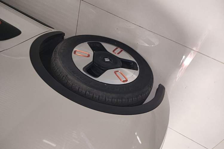 Used Baojun KiWi EV 2022 Artist Lite Edition Ternary Lithium Left Front Wheel Hub