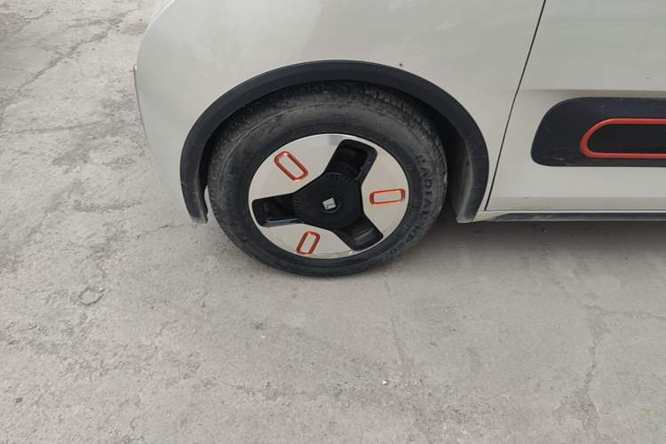 Used Baojun KiWi EV 2022 Artist Lite Edition Lithium Iron Phosphate Left Front Wheel Hub