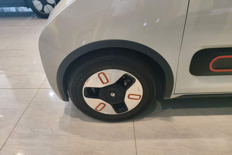 Used Baojun KiWi EV 2022 Designer Lite Edition Ternary Lithium Left Front Wheel Hub