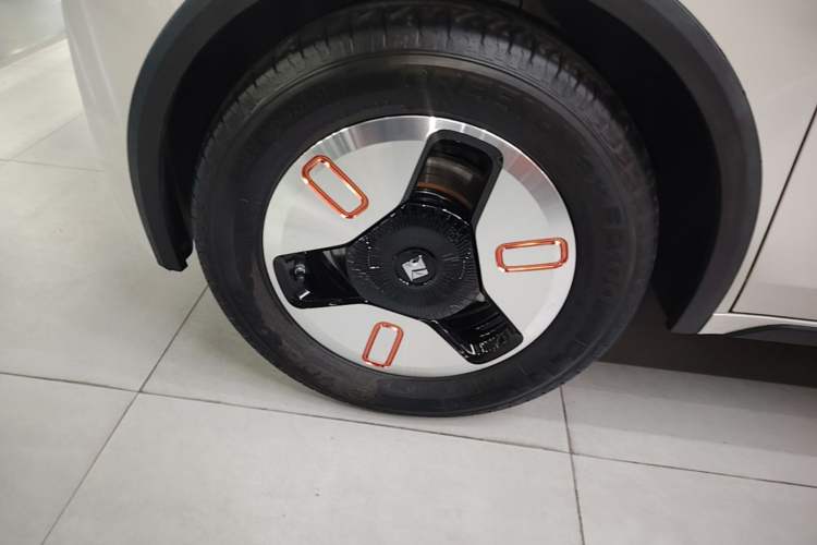 Used Baojun KiWi EV 2022 Artist Lite Edition Ternary Lithium Left Front Wheel Hub