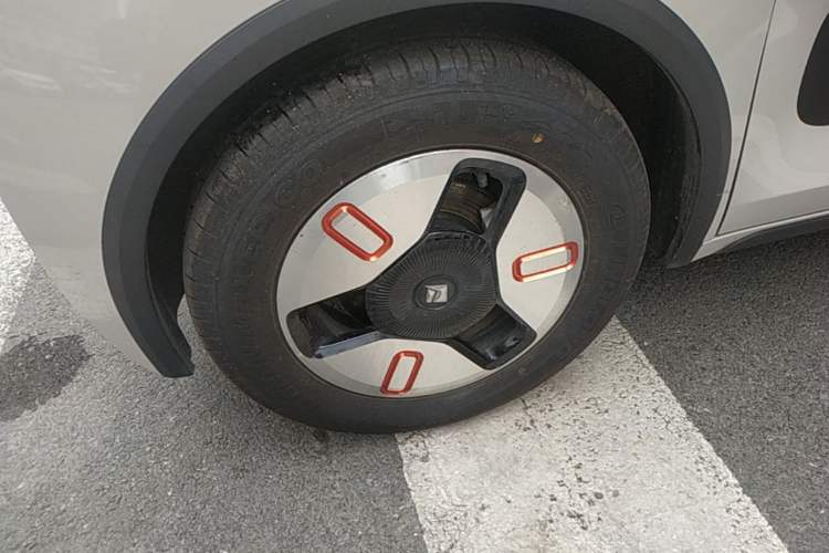 Used Baojun KiWi EV 2022 Artist Lite Edition Ternary Lithium Left Front Wheel Hub