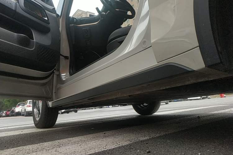 Used Baojun KiWi EV 2022 Artist Lite Edition Ternary Lithium Left Side Sill