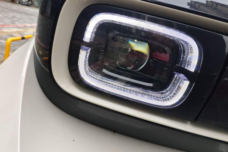 Used Baojun KiWi EV 2022 Artist Lite Edition Lithium Iron Phosphate Right Front Headlight