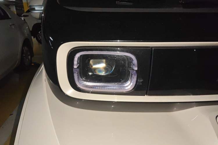 Used Baojun KiWi EV 2022 Artist Lite Edition Ternary Lithium Right Front Headlight