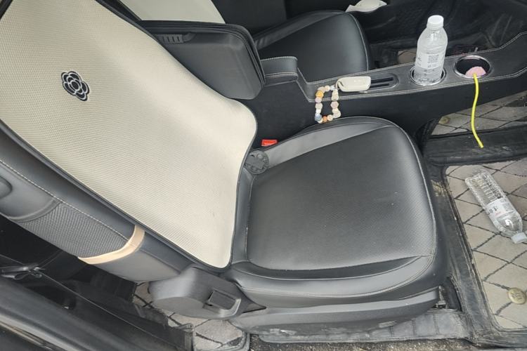 Used Baojun KiWi EV 2022 Artist Lite Edition Lithium Iron Phosphate Right Front Seat