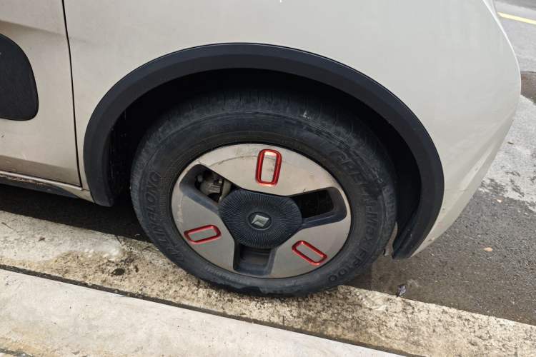 Used Baojun KiWi EV 2022 Artist Lite Edition Lithium Iron Phosphate Right Front Wheel Hub