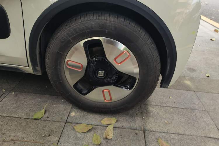 Used Baojun KiWi EV 2022 Designer Lite Edition Lithium Iron Phosphate Right Front Wheel Hub