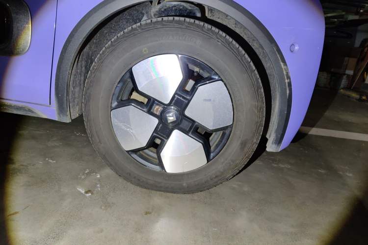 Used Baojun KiWi EV 2022 Artist Lite Edition Lithium Iron Phosphate Right Front Wheel Hub
