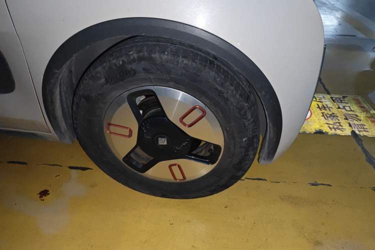 Used Baojun KiWi EV 2022 Artist Lite Edition Ternary Lithium Right Front Wheel Hub