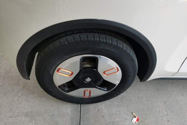 Used Baojun KiWi EV 2022 Designer Lite Edition Lithium Iron Phosphate Right Rear Wheel Hub