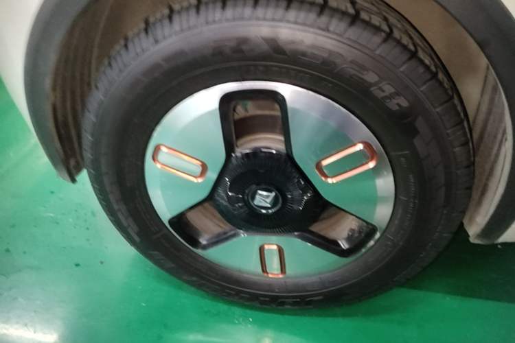 Used Baojun KiWi EV 2022 Designer Lite Edition Lithium Iron Phosphate Right Rear Wheel Hub