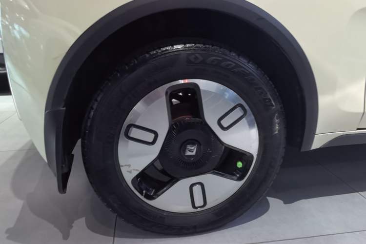Used Baojun KiWi EV 2022 Designer Lite Edition Lithium Iron Phosphate Right Rear Wheel Hub