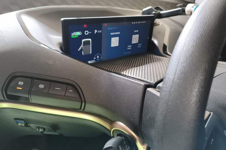 Used Baojun KiWi EV 2022 Designer Lite Edition Lithium Iron Phosphate Audio And AC Panel