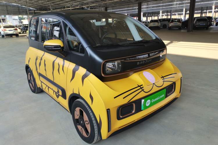 Used Baojun KiWi EV 2022 Designer Lite Edition Ternary Lithium Front Right 45 Deg