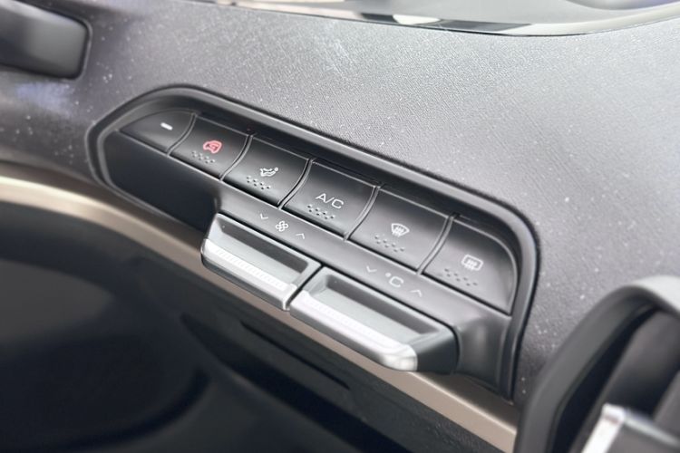 Used Baojun KiWi EV 2022 Artist Lite Edition Ternary Lithium Interior 2
