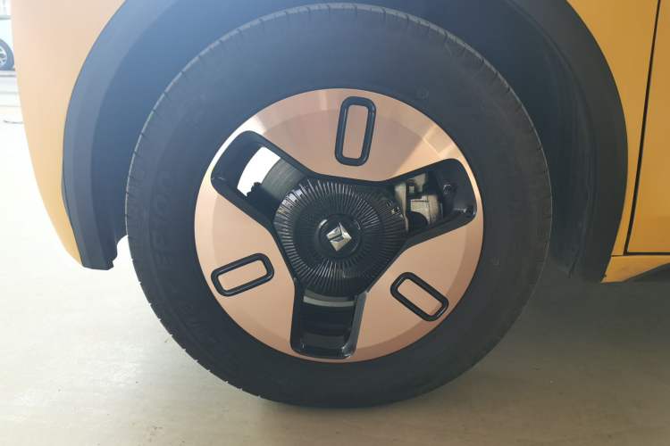 Used Baojun KiWi EV 2022 Designer Lite Edition Ternary Lithium Left Front Wheel Hub