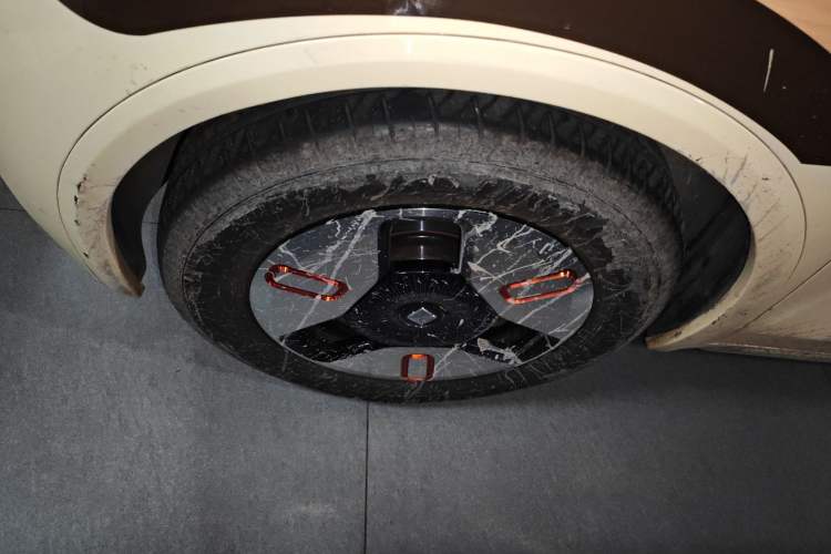 Used Baojun KiWi EV 2022 Designer Lite Edition Ternary Lithium Left Front Wheel Hub