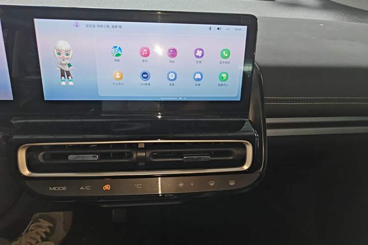 Used Baojun KiWi EV 2023 Smart Luxury Edition Lithium Iron Phosphate Audio And AC Panel