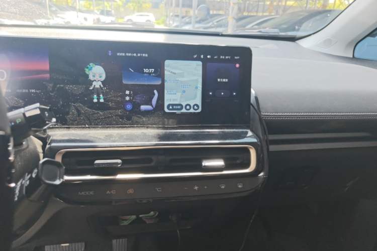 Used Baojun KiWi EV 2023 Smart Luxury Edition Lithium Iron Phosphate Audio And AC Panel