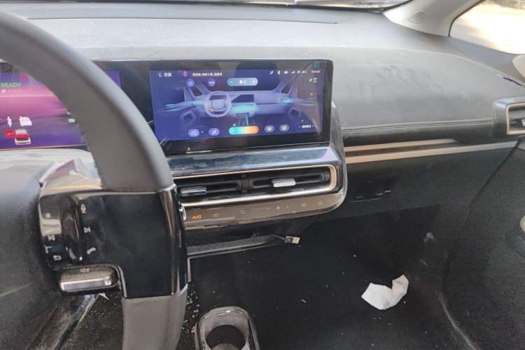 Used Baojun KiWi EV 2023 DJI Edition Lithium Iron Phosphate Audio And AC Panel