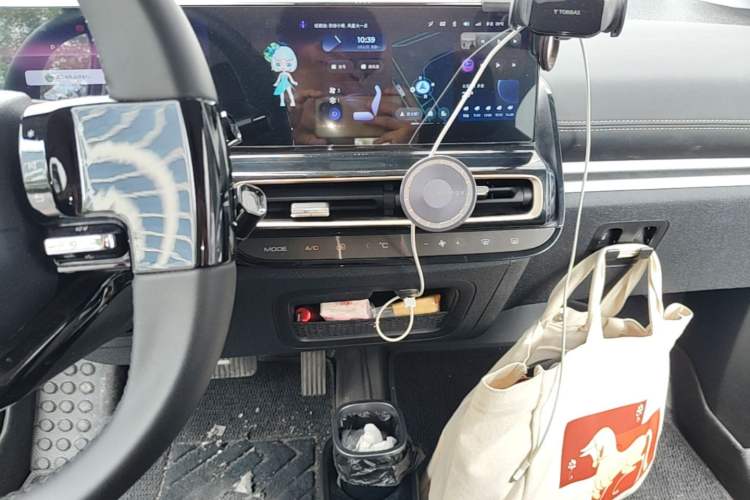 Used Baojun KiWi EV 2023 DJI Edition Lithium Iron Phosphate Audio And AC Panel