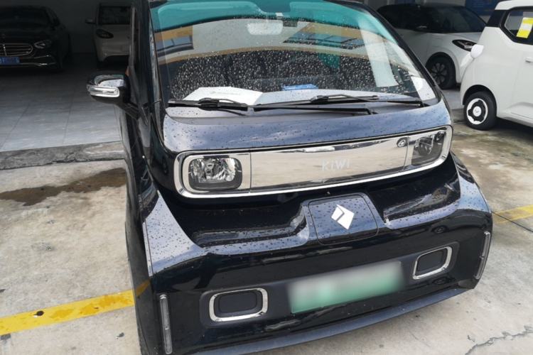 Used Baojun KiWi EV 2023 Smart Luxury Edition Ternary Lithium Front Right 45 Deg