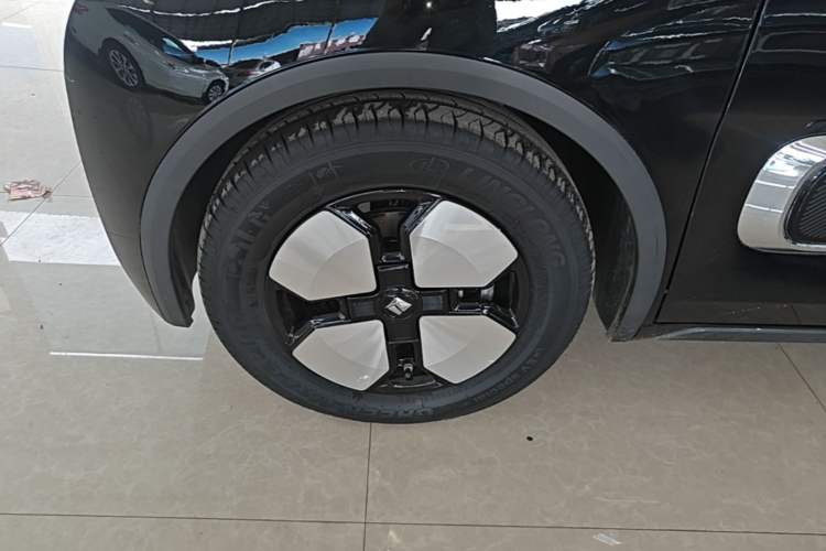 Used Baojun KiWi EV 2023 Smart Luxury Edition Lithium Iron Phosphate Left Front Wheel Hub