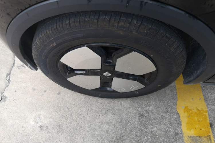 Used Baojun KiWi EV 2023 Smart Luxury Edition Ternary Lithium Left Front Wheel Hub
