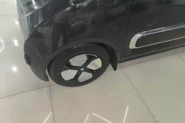 Used Baojun KiWi EV 2023 DJI Edition Lithium Iron Phosphate Left Front Wheel Hub