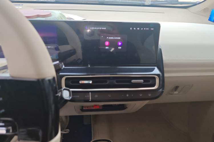 Used Baojun KiWi EV 2023 DJI Edition Ternary Lithium Audio And AC Panel