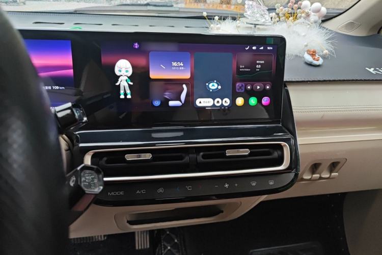 Used Baojun KiWi EV 2023 Smart Luxury Edition Lithium Iron Phosphate Audio And AC Panel