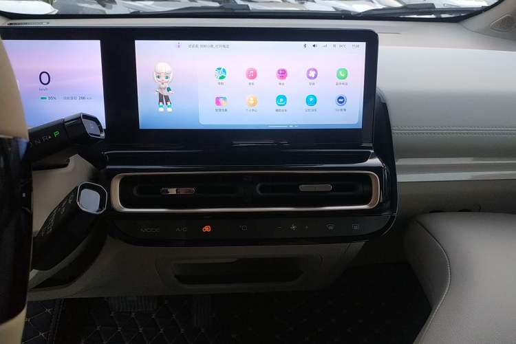 Used Baojun KiWi EV 2023 DJI Edition Lithium Iron Phosphate Audio And AC Panel