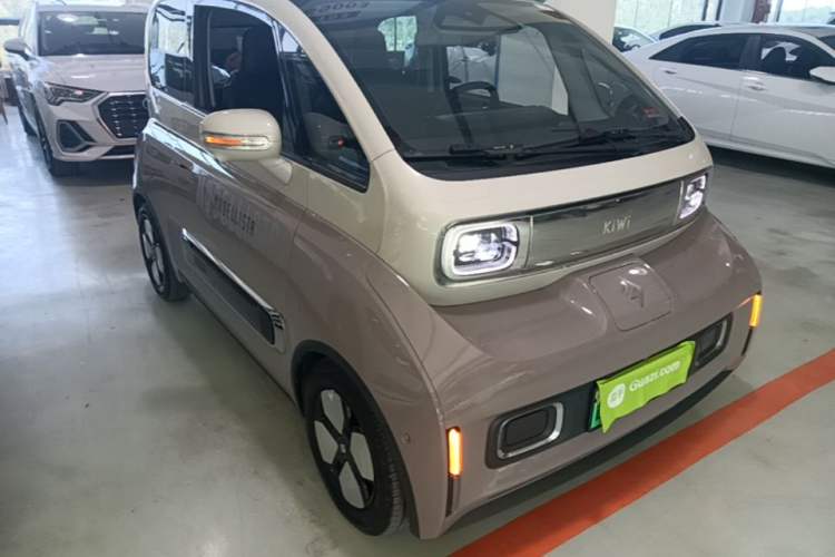 Used Baojun KiWi EV 2023 DJI Edition Lithium Iron Phosphate Front Right 45 Deg