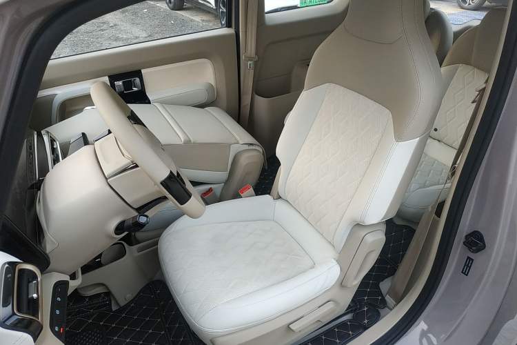 Used Baojun KiWi EV 2023 DJI Edition Lithium Iron Phosphate Left Front Seat