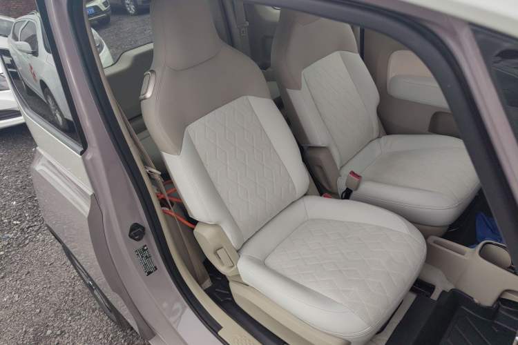 Used Baojun KiWi EV 2023 DJI Edition Ternary Lithium Right Front Seat
