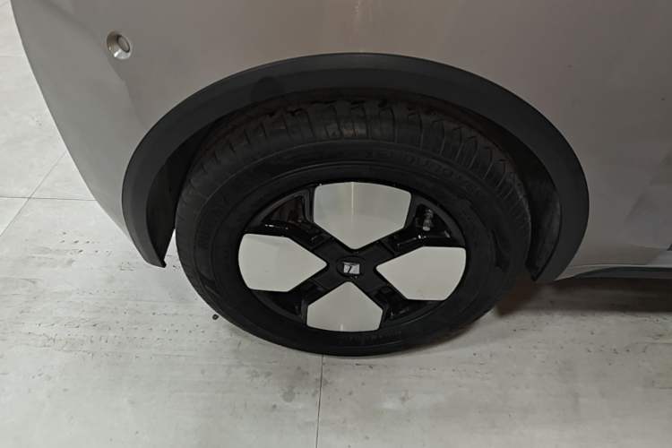 Used Baojun KiWi EV 2023 DJI Edition Ternary Lithium Right Rear Wheel Hub
