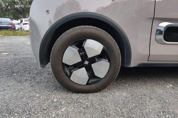 Used Baojun KiWi EV 2023 DJI Edition Lithium Iron Phosphate Right Rear Wheel Hub