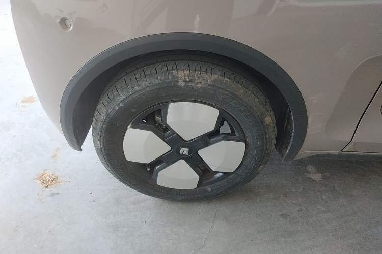 Used Baojun KiWi EV 2023 DJI Edition Lithium Iron Phosphate Right Rear Wheel Hub