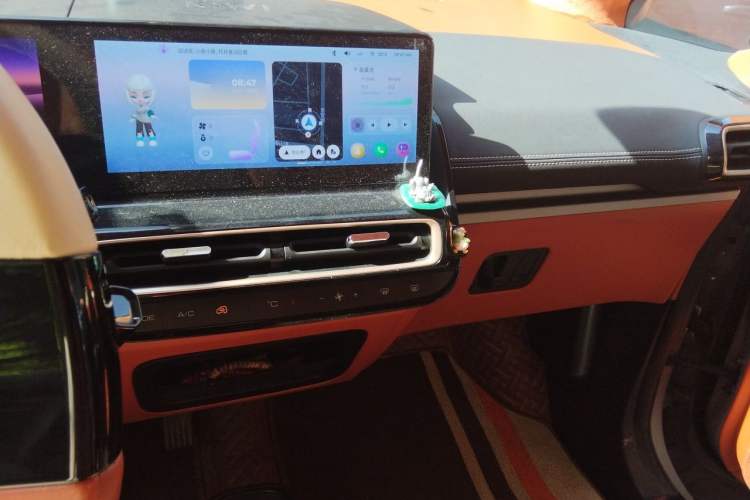 Used Baojun KiWi EV 2023 Smart Luxury Edition Ternary Lithium Audio And AC Panel