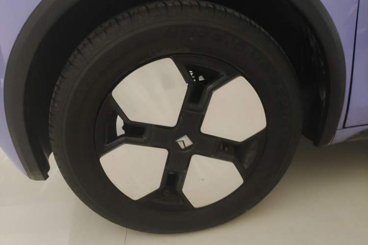 Used Baojun KiWi EV 2023 Smart Trend Edition Ternary Lithium Left Front Wheel Hub