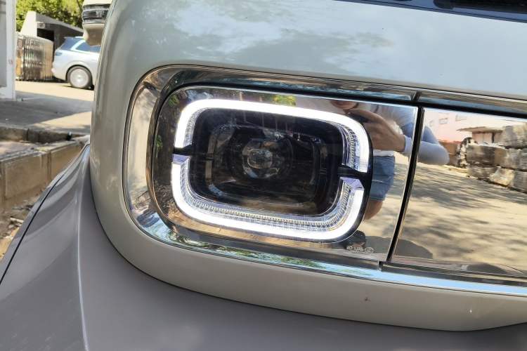Used Baojun KiWi EV 2023 DJI Edition Lithium Iron Phosphate Right Front Headlight