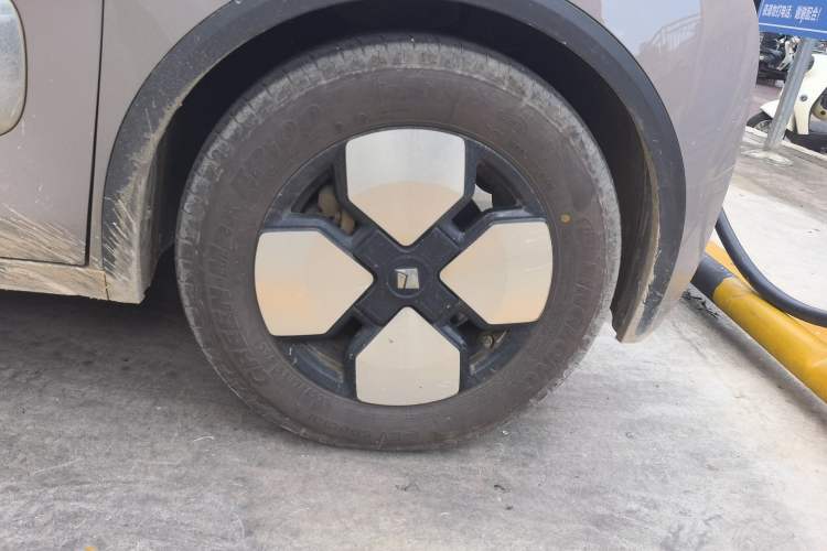 Used Baojun KiWi EV 2023 Smart Trend Edition Ternary Lithium Right Front Wheel Hub