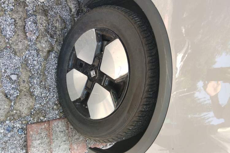 Used Baojun KiWi EV 2023 Smart Luxury Edition Ternary Lithium Right Front Wheel Hub