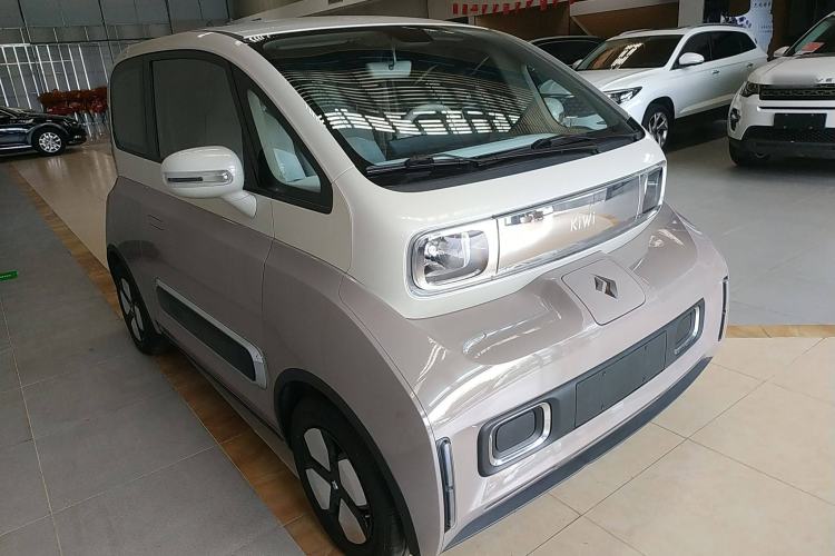 Used Baojun KiWi EV 2023 Smart Trend Edition Ternary Lithium Front Right 45 Deg