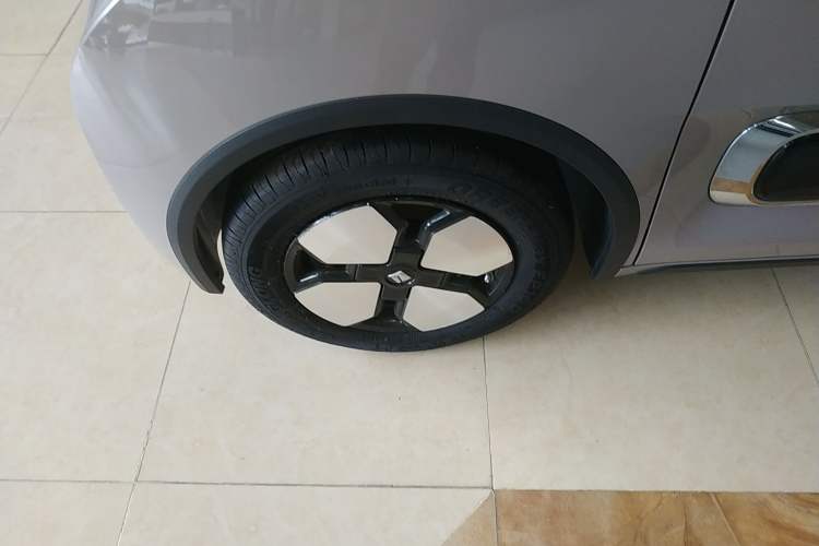Used Baojun KiWi EV 2023 Smart Trend Edition Ternary Lithium Left Front Wheel Hub