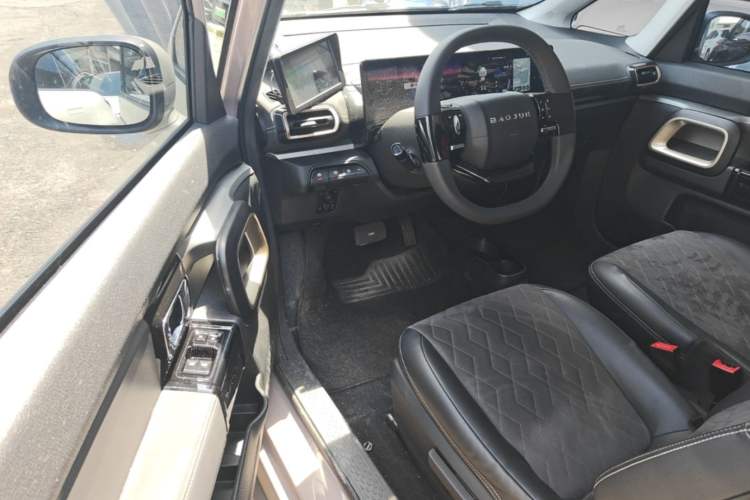 Used Baojun KiWi EV 2023 Smart Luxury Edition Lithium Iron Phosphate Driver Seat