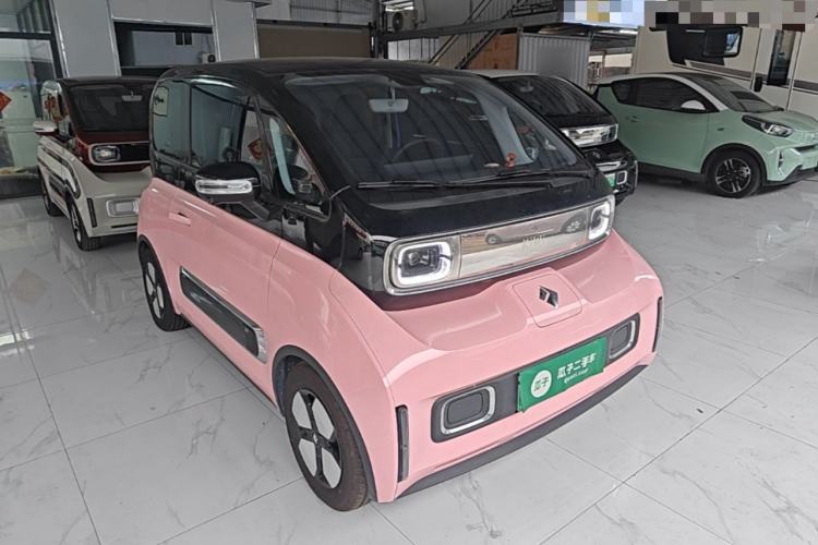 Used Baojun KiWi EV 2023 Smart Luxury Edition Lithium Iron Phosphate Front Right 45 Deg